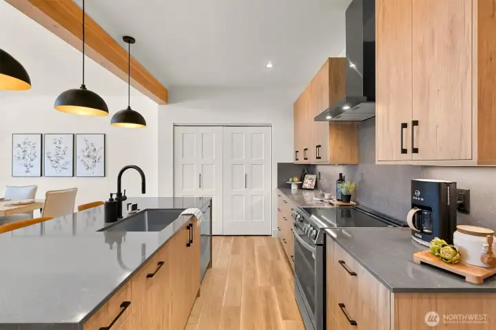 Photos represent builder's finish product and may not be exact.