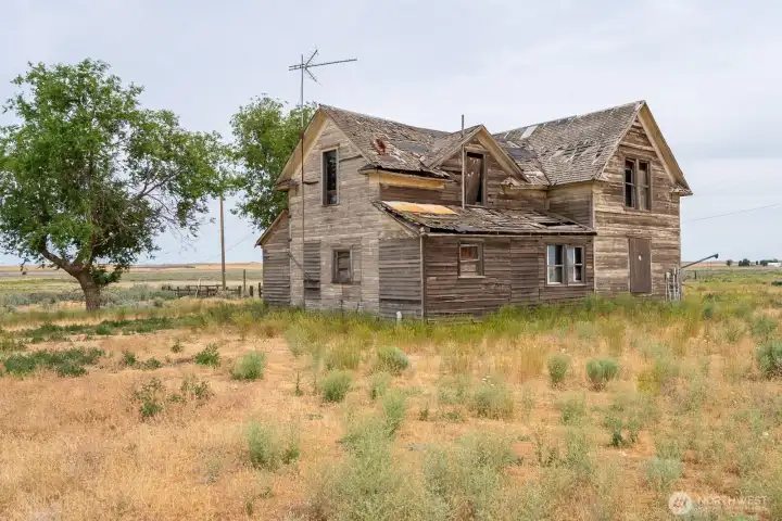 Original Farm House - it is not saafe to enter