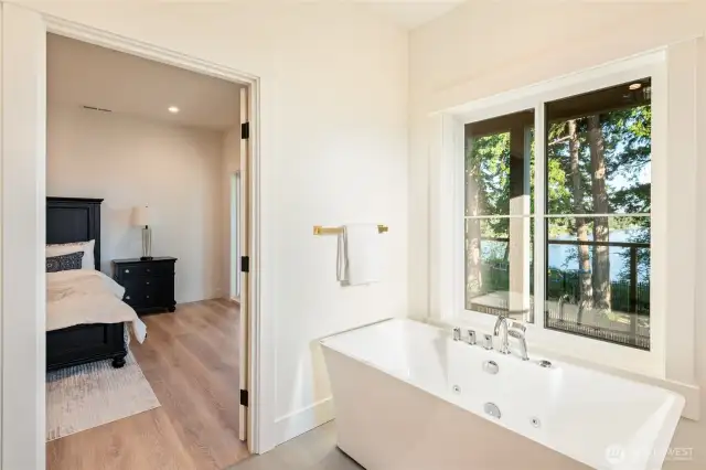 soaker tub