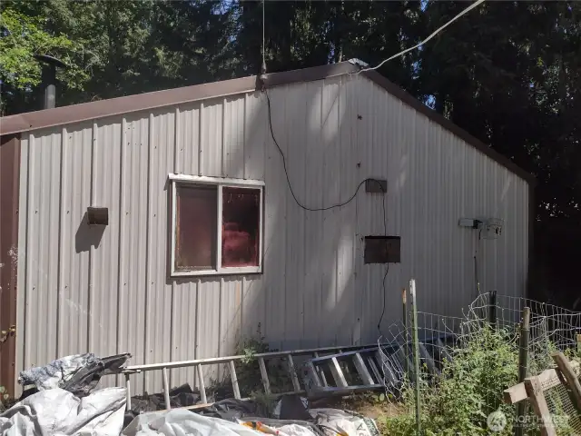 2-car gar. w/shop and bonus rooms