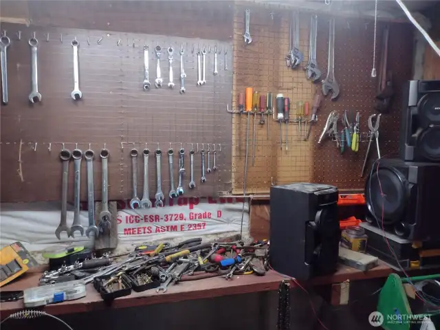 Tool bench