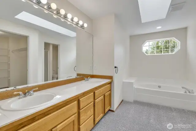 Light and bright primary bath