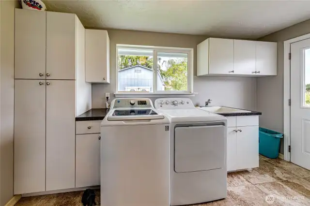 Spacious laundry/mud room.