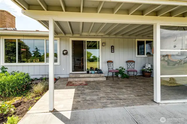 190 sq ft covered patio.