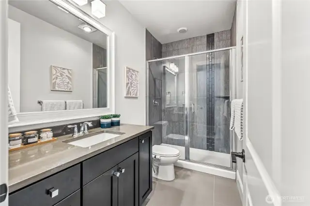 En suite bathroom for downstairs guest bedroom