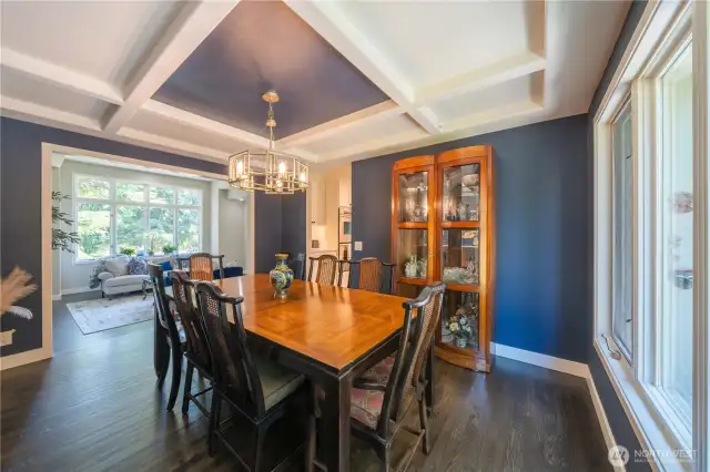 Spacious dining room...great for large dinner parties or game night!