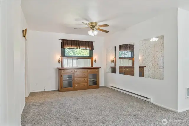 Dining Room W/Built-in Hutch