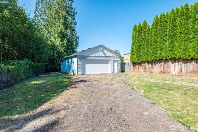 Detached Garage/Shop