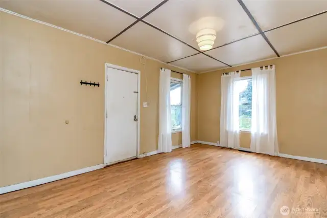 Spacious living room -