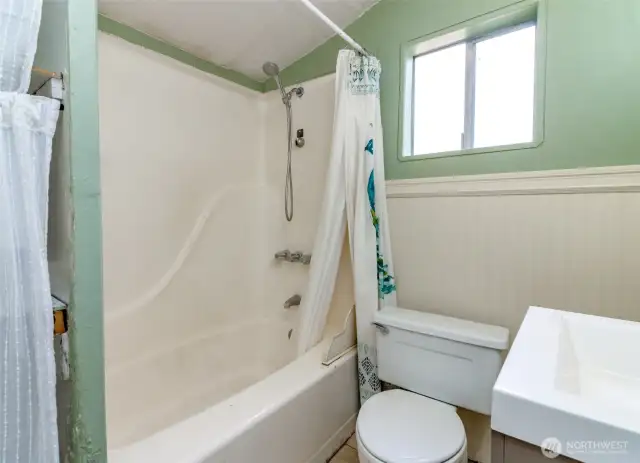 Shared full bathroom -