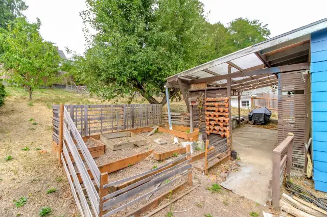 Raised garden beds for those with a green thumb!