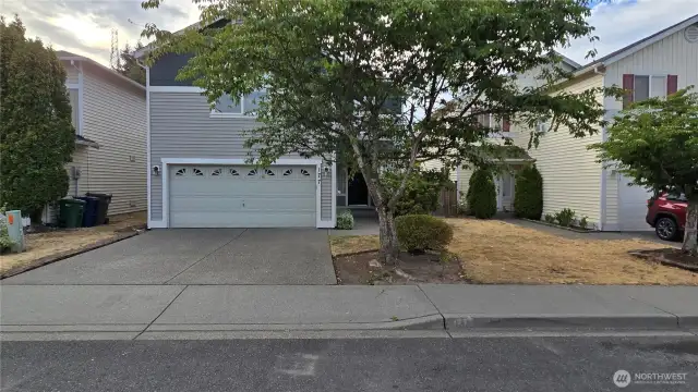 Great Renton Highlands location in desirable Liberty Ridge.