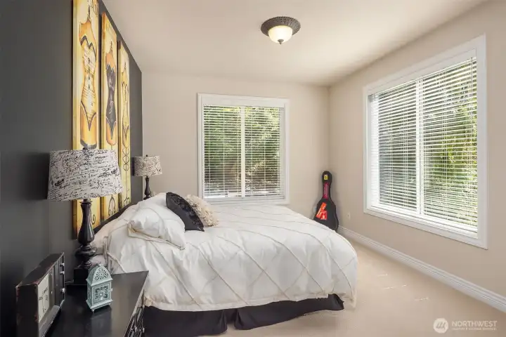 2nd En-suite main floor bedroom