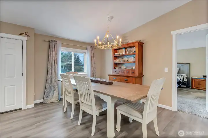 Entry/dining