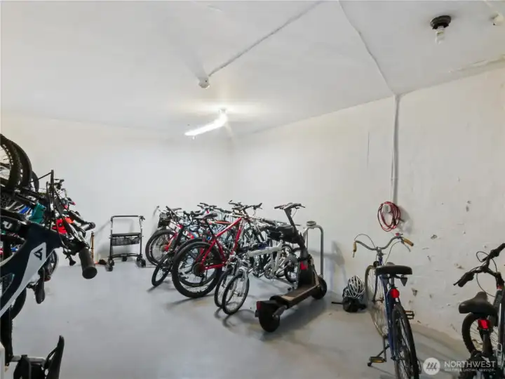 Bike storage room-perfect for cruising Alki!