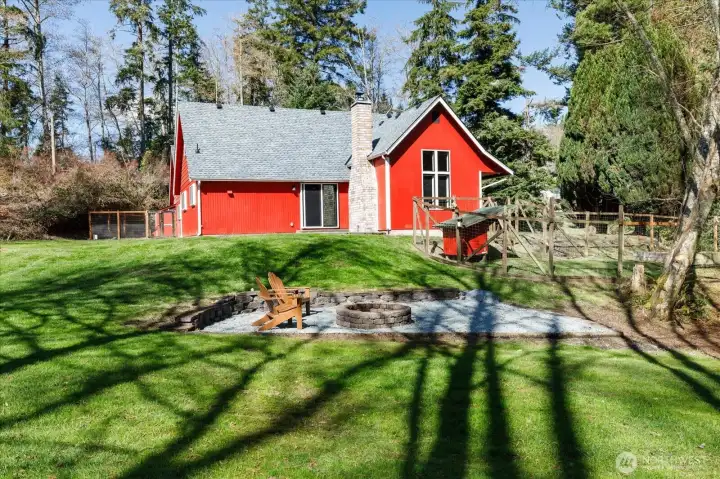 Firepit gravel area.
