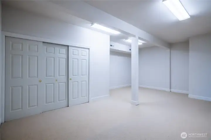 Lower Level Craft/Hobby Room