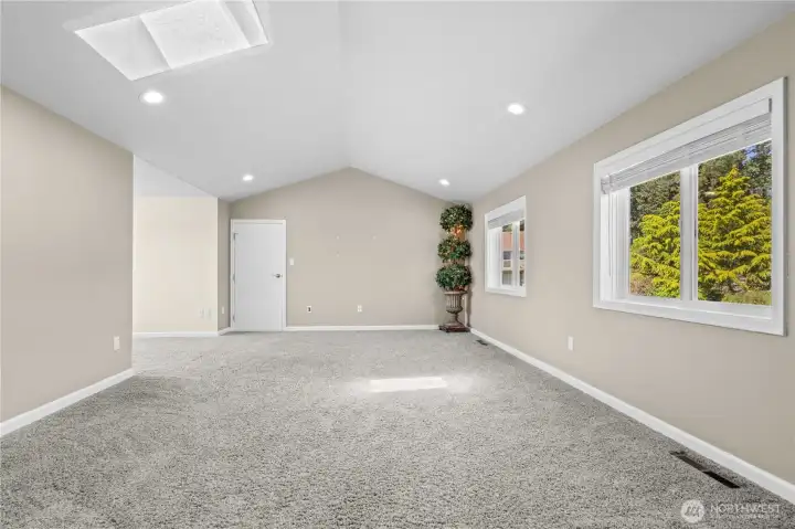 Huge Bonus Room