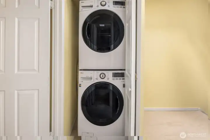 WASHER/DRYER UPSTAIRS