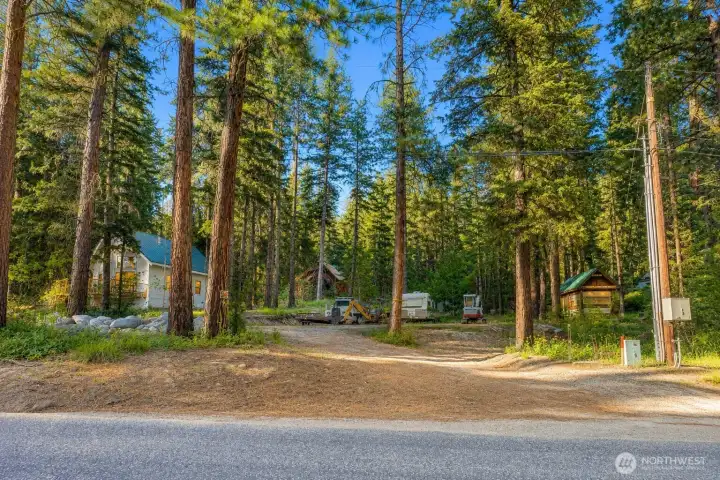 Welcome to your mountain retreat in the heart of the Ponderosa Community Club — surrounded by towering pines, fresh alpine air, and peaceful forest serenity. This spacious homesite offers the perfect blend of privacy, recreation, and classic Pacific Northwest charm, all within one of the area’s most sought-after recreational communities.