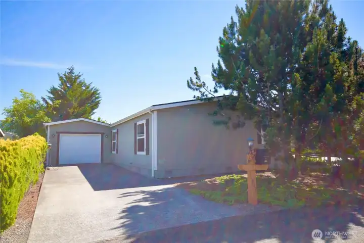 garage & driveway