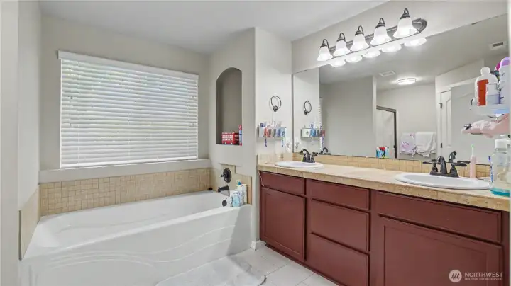 A five-piece bath designed for relaxation.