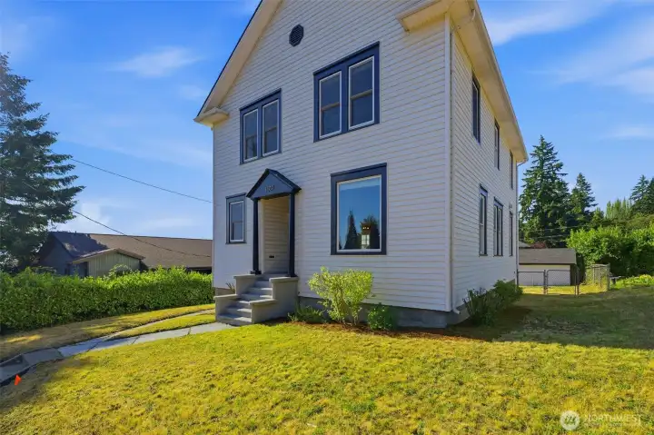 Welcome to 1607 Burwell Street! Welcome to 1607 Burwell Street!