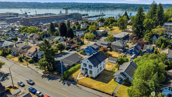 Great location! Close to downtown Bremerton and Seattle Ferry Great location! Close to downtown Bremerton and Seattle Ferry