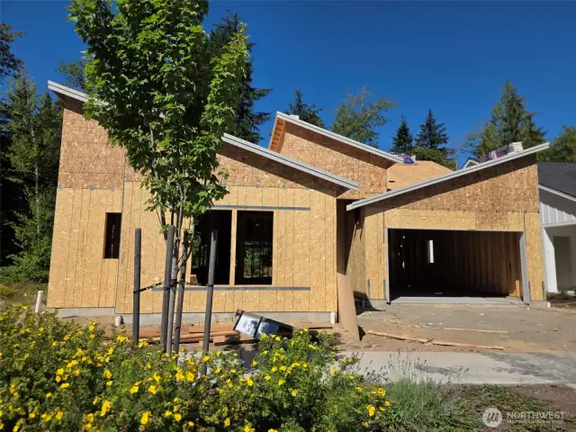 Corner greenbelt location in a cul-de-sac, roof is now on!