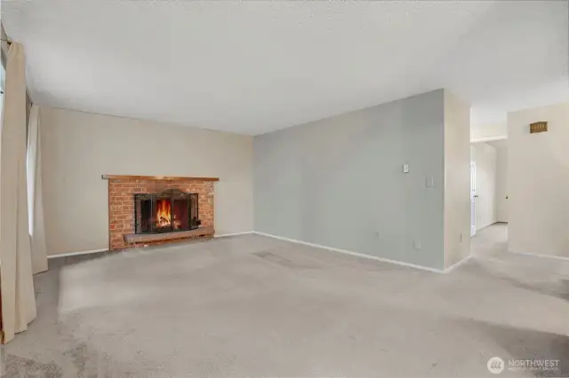 Go for it: design this large living room however you want!Design your own happy space in this spacious room.