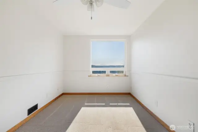 3rd floor bonus rm looking east at Mt