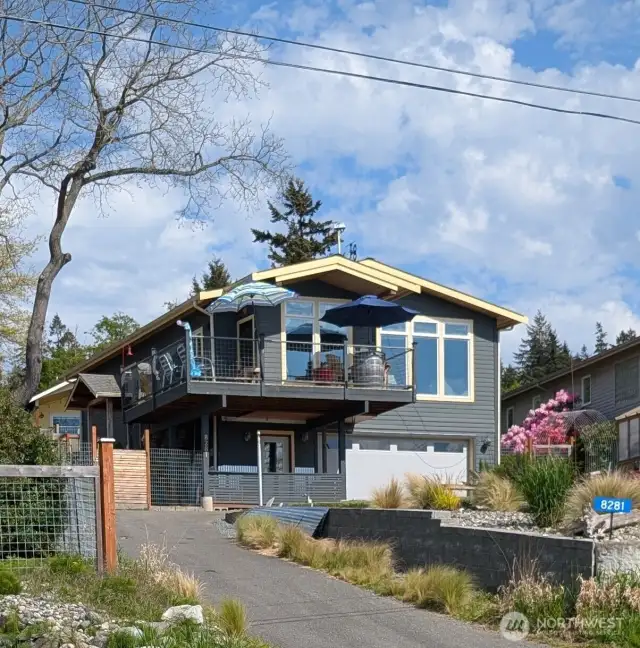 Welcome to 8281 Bayshore Dr in the Procession Shores Community.