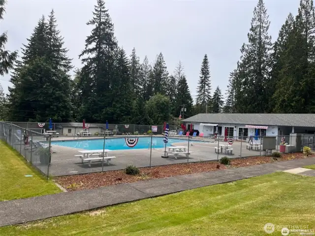 Community Pool and Clubhouse!