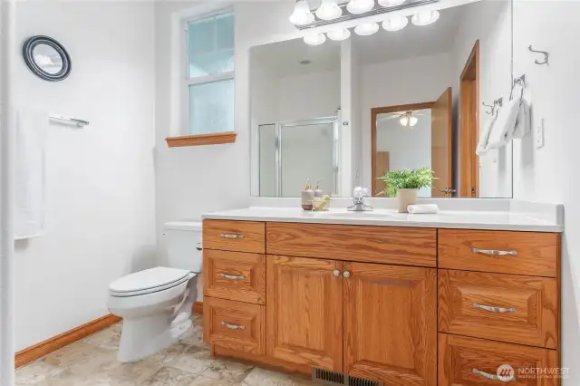 Primary bath w/ oak cabinetry