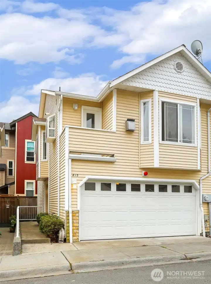 There is only one attached wall in this townhouse style condo.