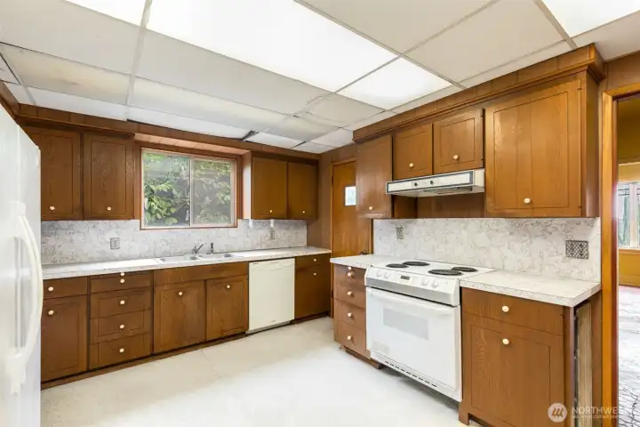 Good storage and counter space