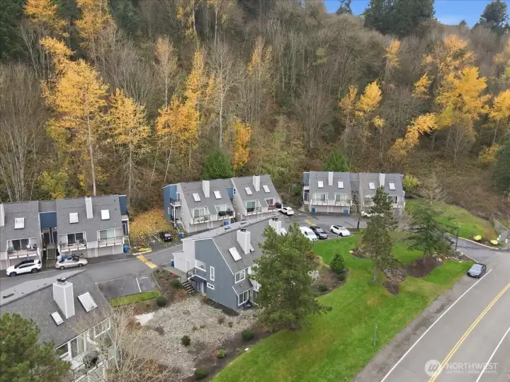 Close to shopping, parks, golf, trails, I-5 and 167.