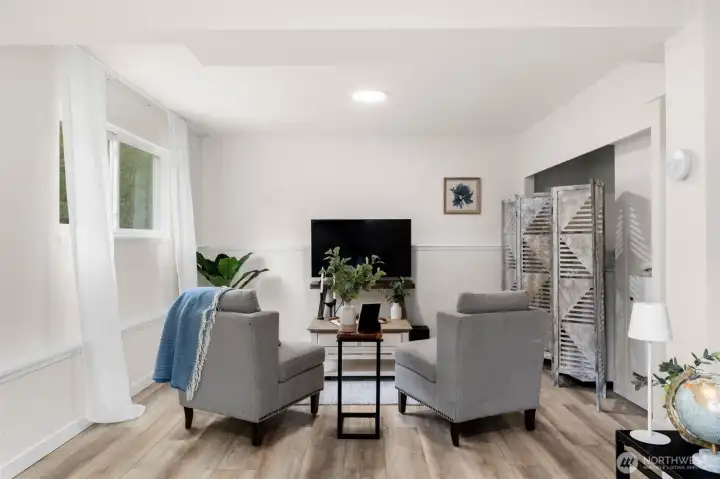 Downstairs flex living/office space - many options