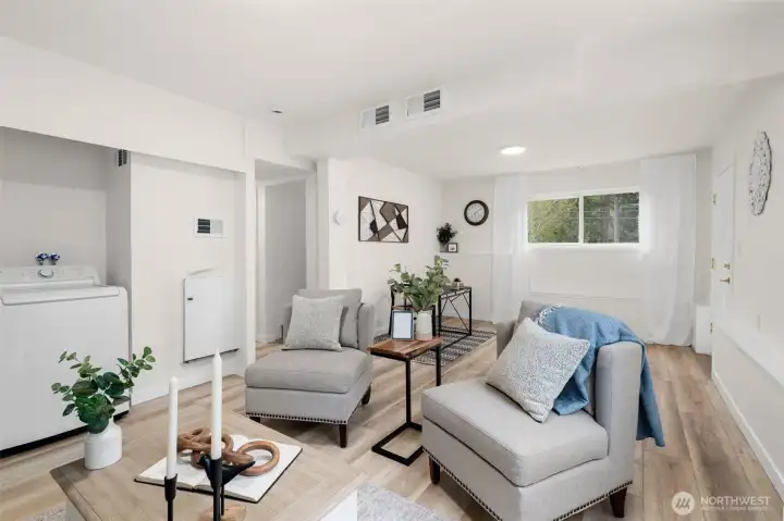 Downstairs flex living/office space - many options