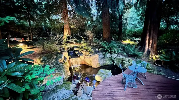 At sunset, the LED landscape lighting comes on automatically, and the forest takes on an even more dramatic, enchanting presence. It’s the kind of evening backdrop that makes it very easy to linger outside a little longer.