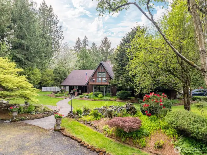 Picture yourself coming home to this peaceful, oasis after a long tiring day.  Welcome Home!