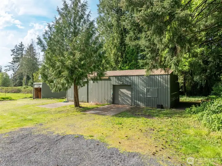 Huge 48 x 24 shop.  Endless possibilities.  Room for your toys, tractor, hobbies, you name it!
