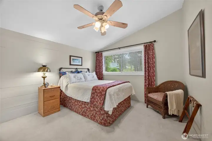2nd floor bedroom