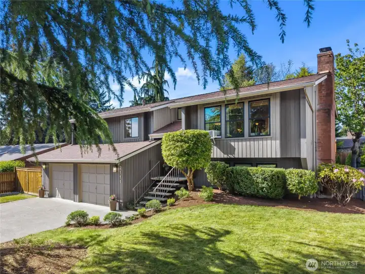 Beautifully manicured and mature front yard.