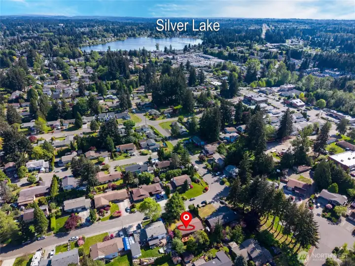 Such a convenient location, and very close to Silver Lake.