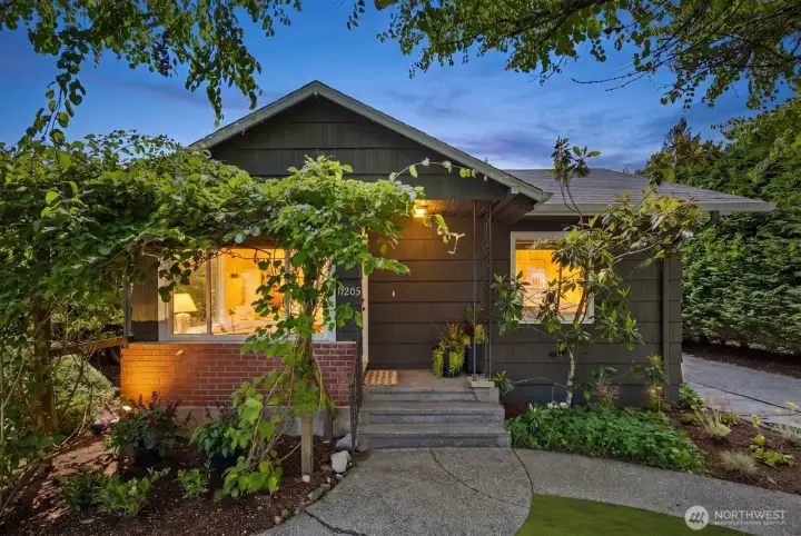 Private Corner Lot!