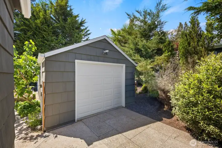1 Car Garage