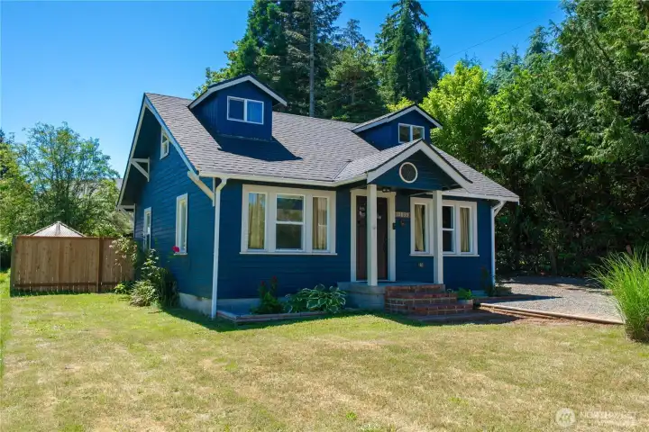 Adorable home in a great Renton location. Adorable home in a great Renton location.