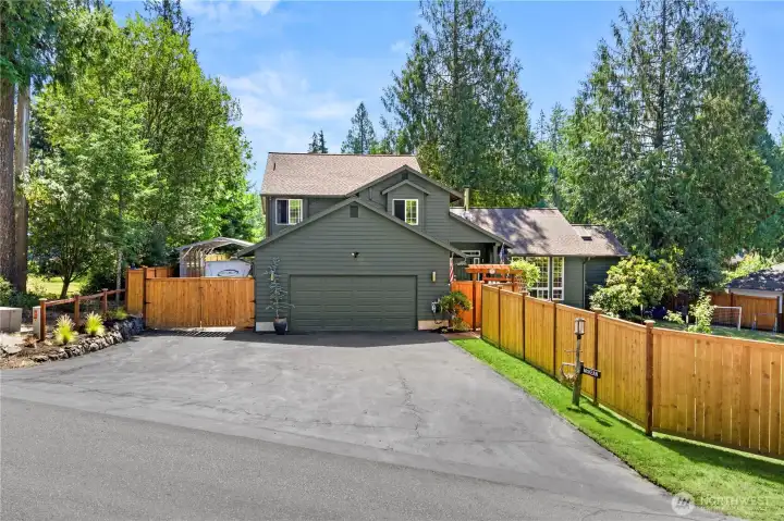 Paved driveway with plenty of parking