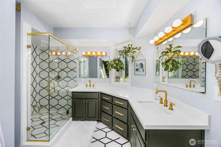Gorgeous tile work - en suite